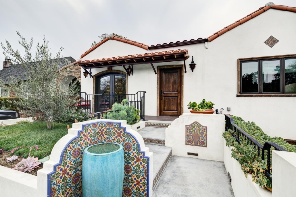 Raya's Paradise at 1533 North Stanley Ave - Image 3