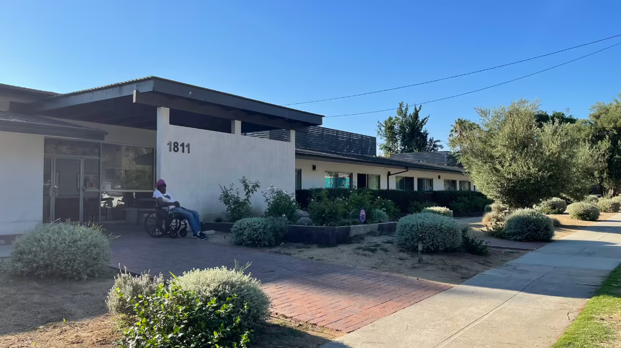 Pasadena Villa Senior Living - Image 4