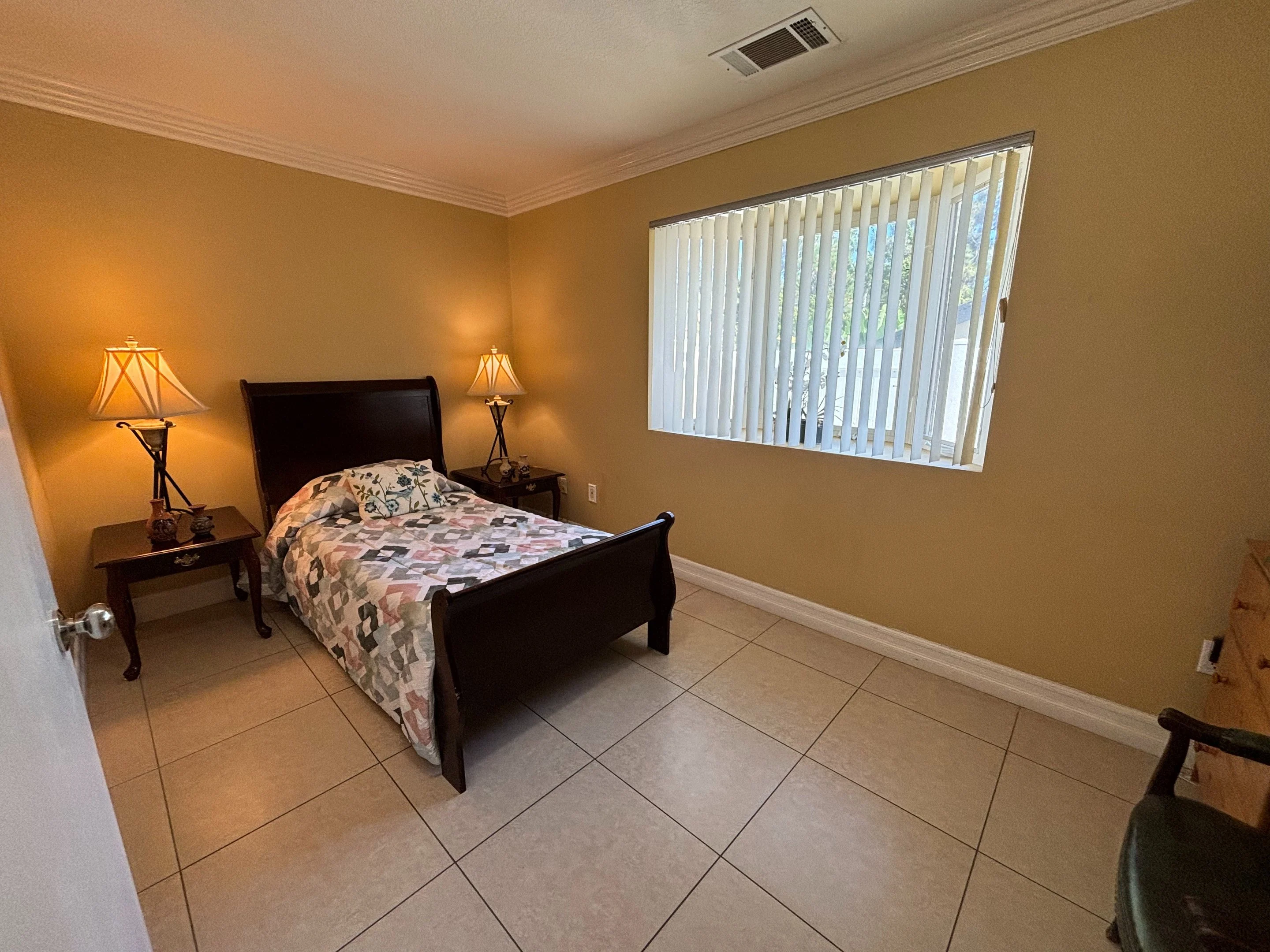 Golden Breeze Manor - Image 4