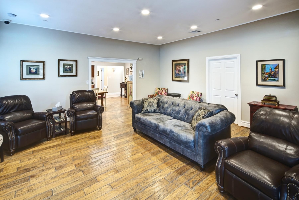 Raya's Paradise at 1533 North Stanley Ave - Image 7