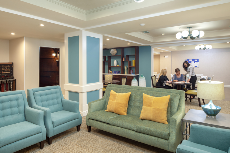 Regency Palms Long Beach - Image 6