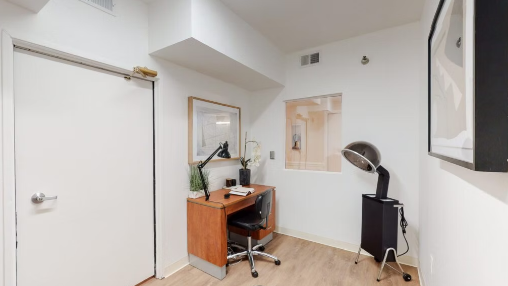 Savant of Burbank East - Image 9
