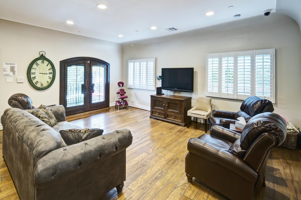 Raya's Paradise at 1533 North Stanley Ave - Image 8