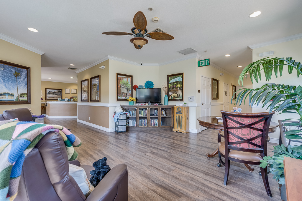 Newport Mesa Senior Living - Image 4
